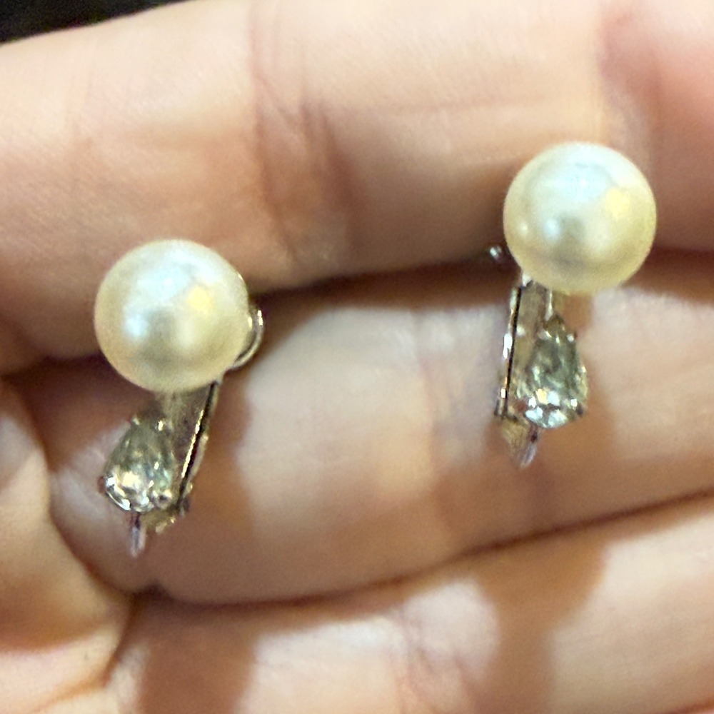 Vintage Richelieu Faux Pearl Rhinestone Screw Back Clip On Earrings Silver Tone